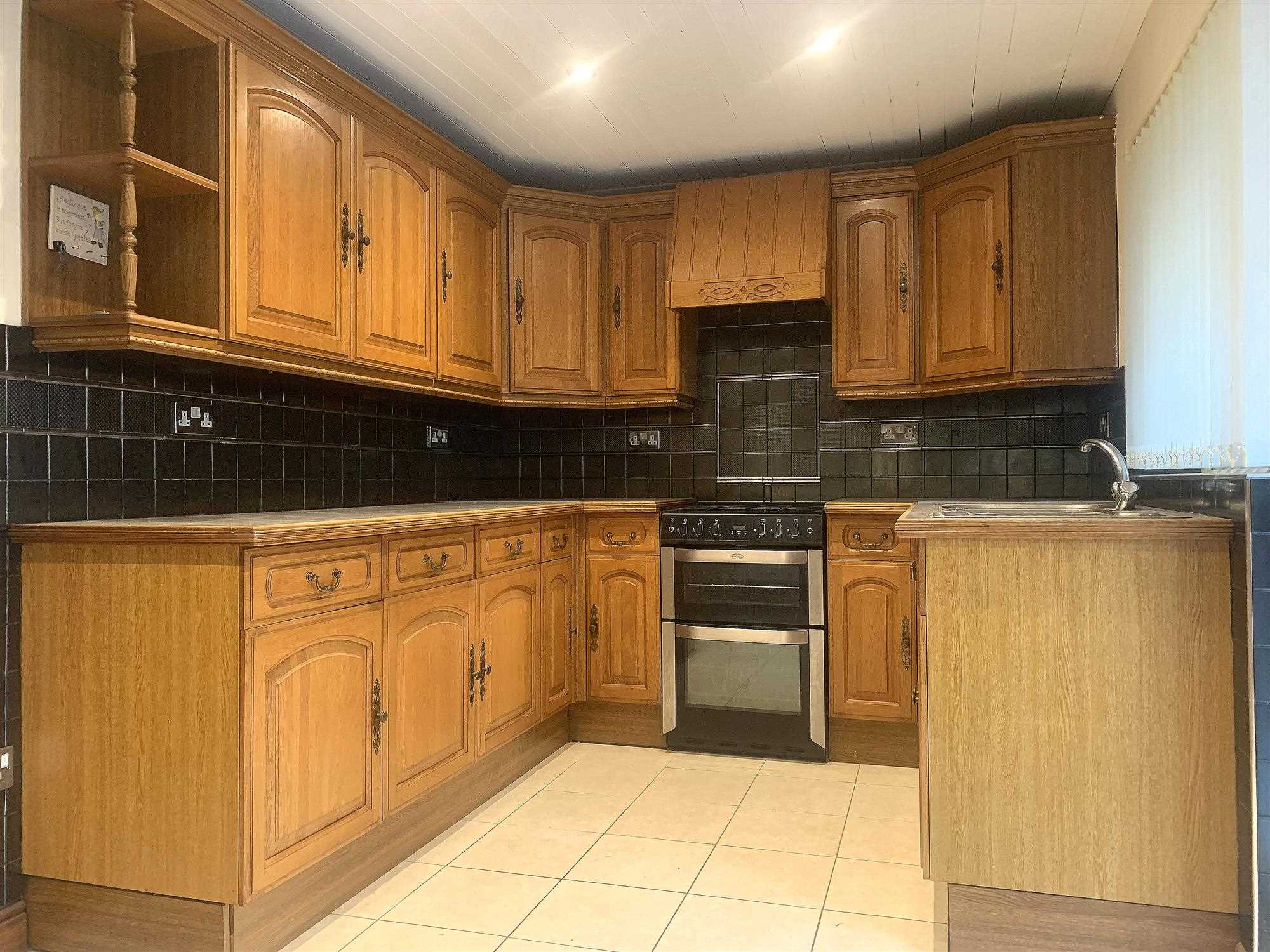 Southfields - Picture 5