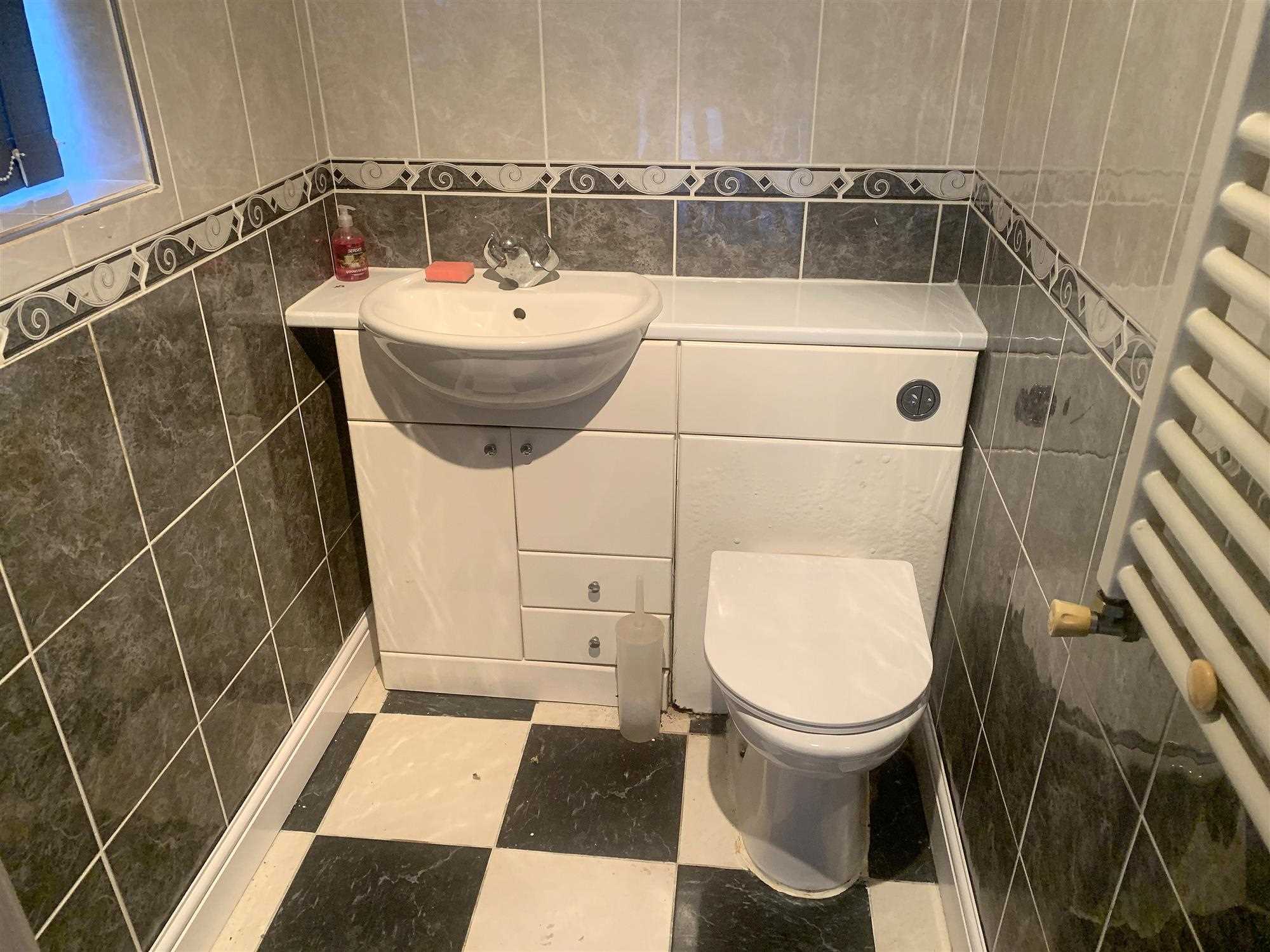 Southfields - Picture 11