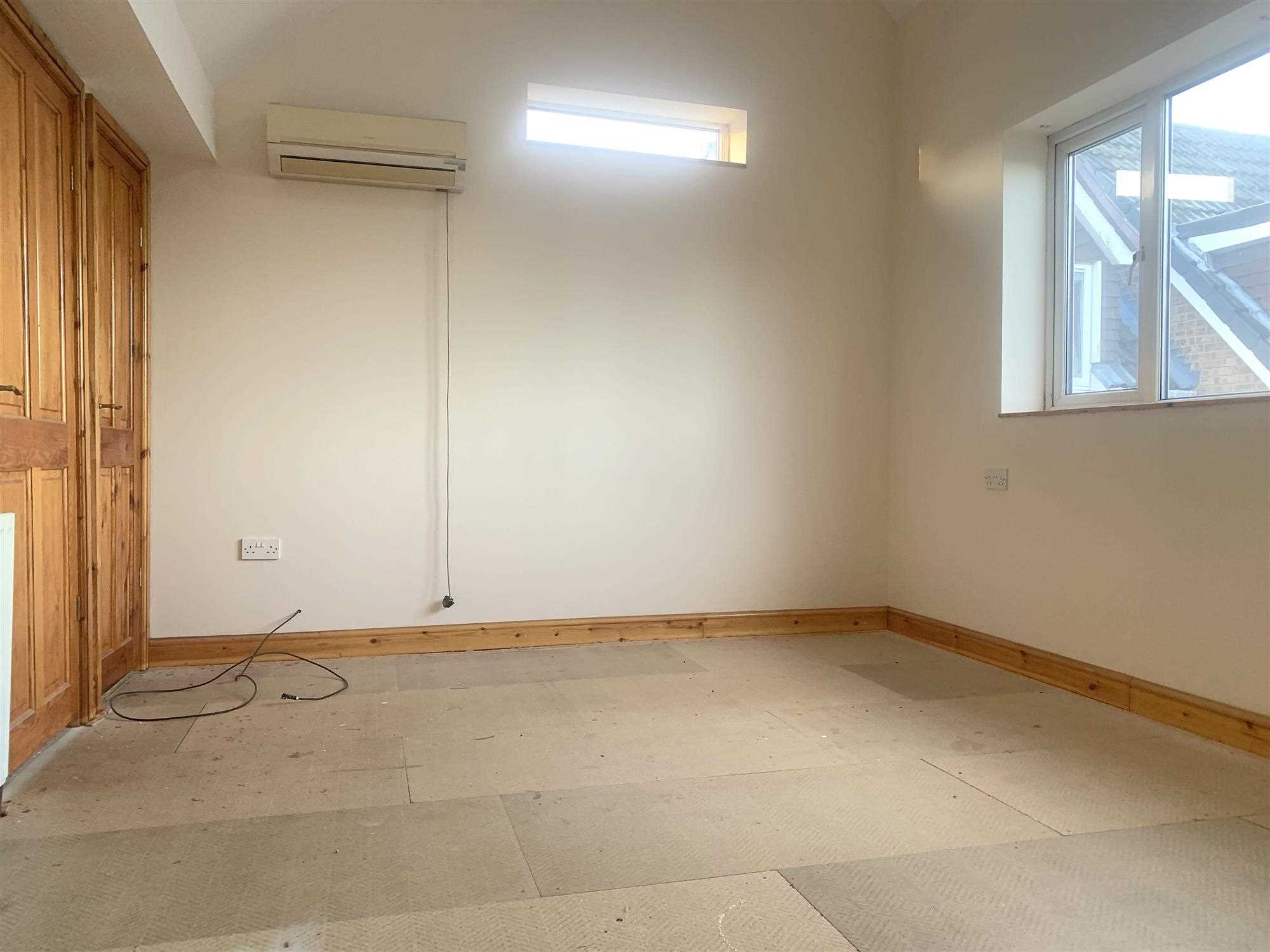 Southfields - Picture 13