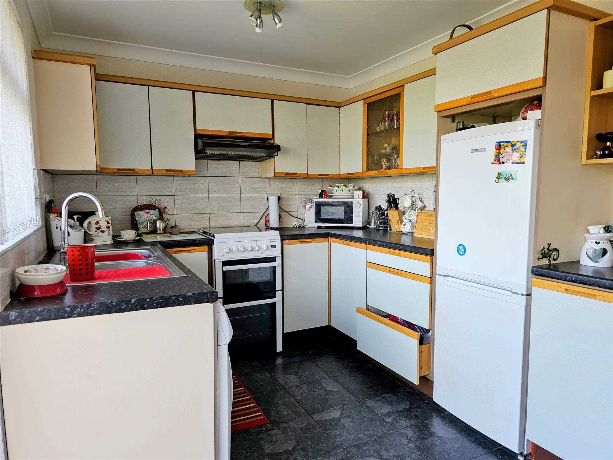 Southfields - Picture 5