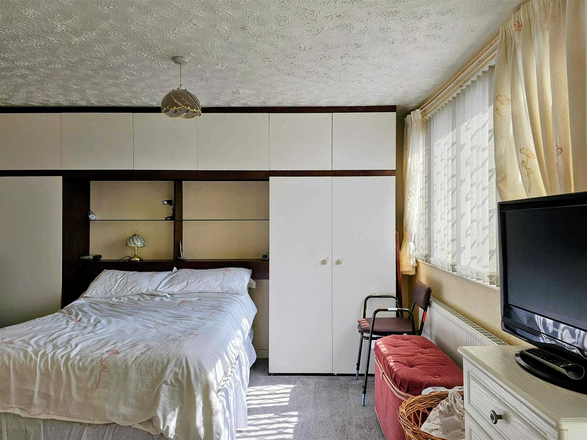 Southfields - Picture 11