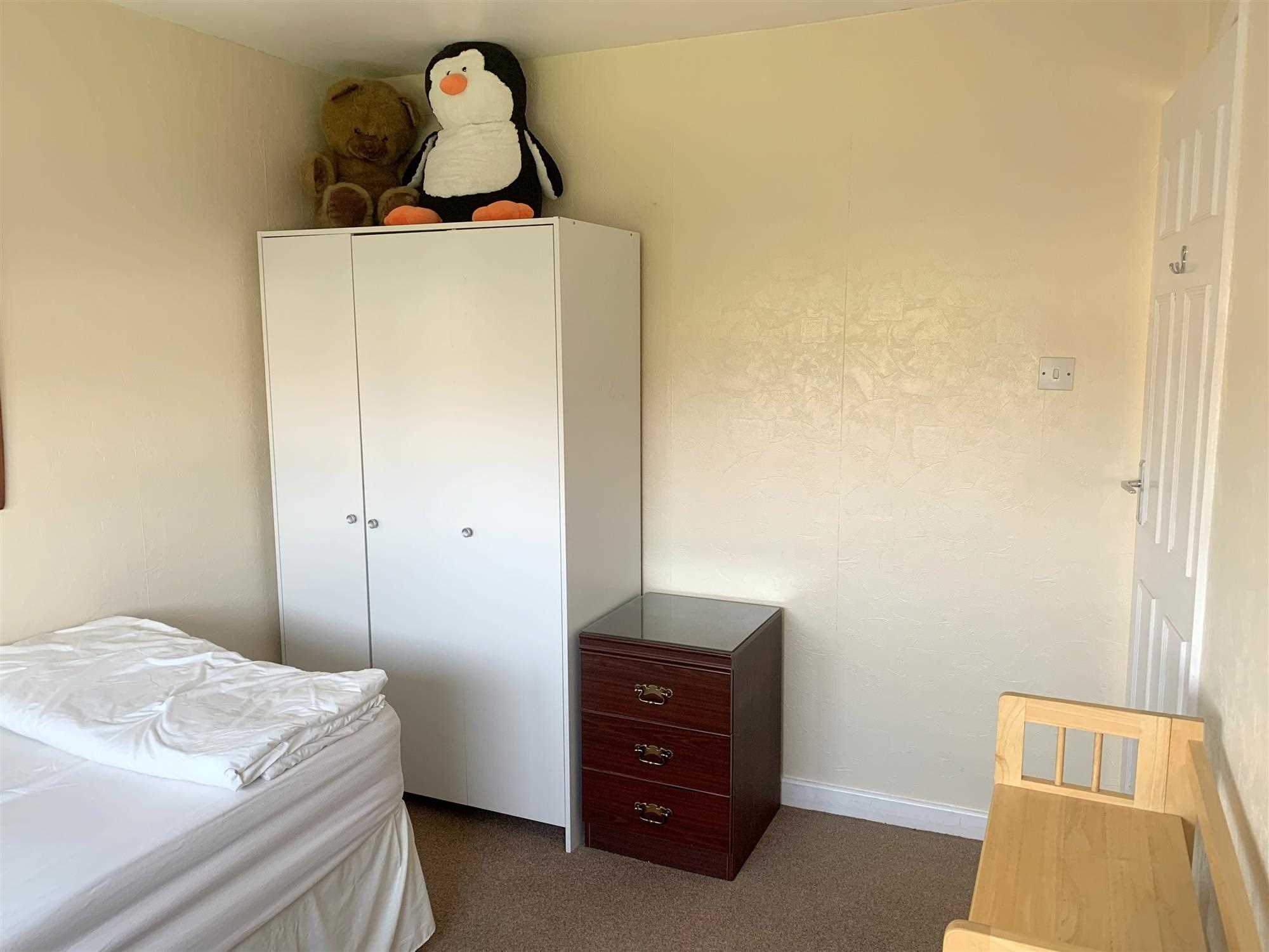 Southfields - Picture 13