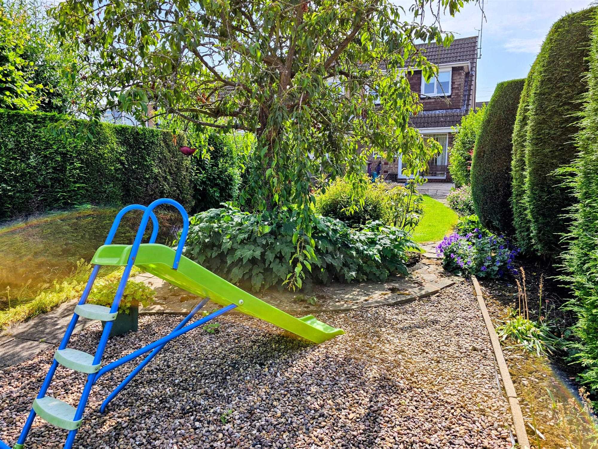 Southfields - Picture 18