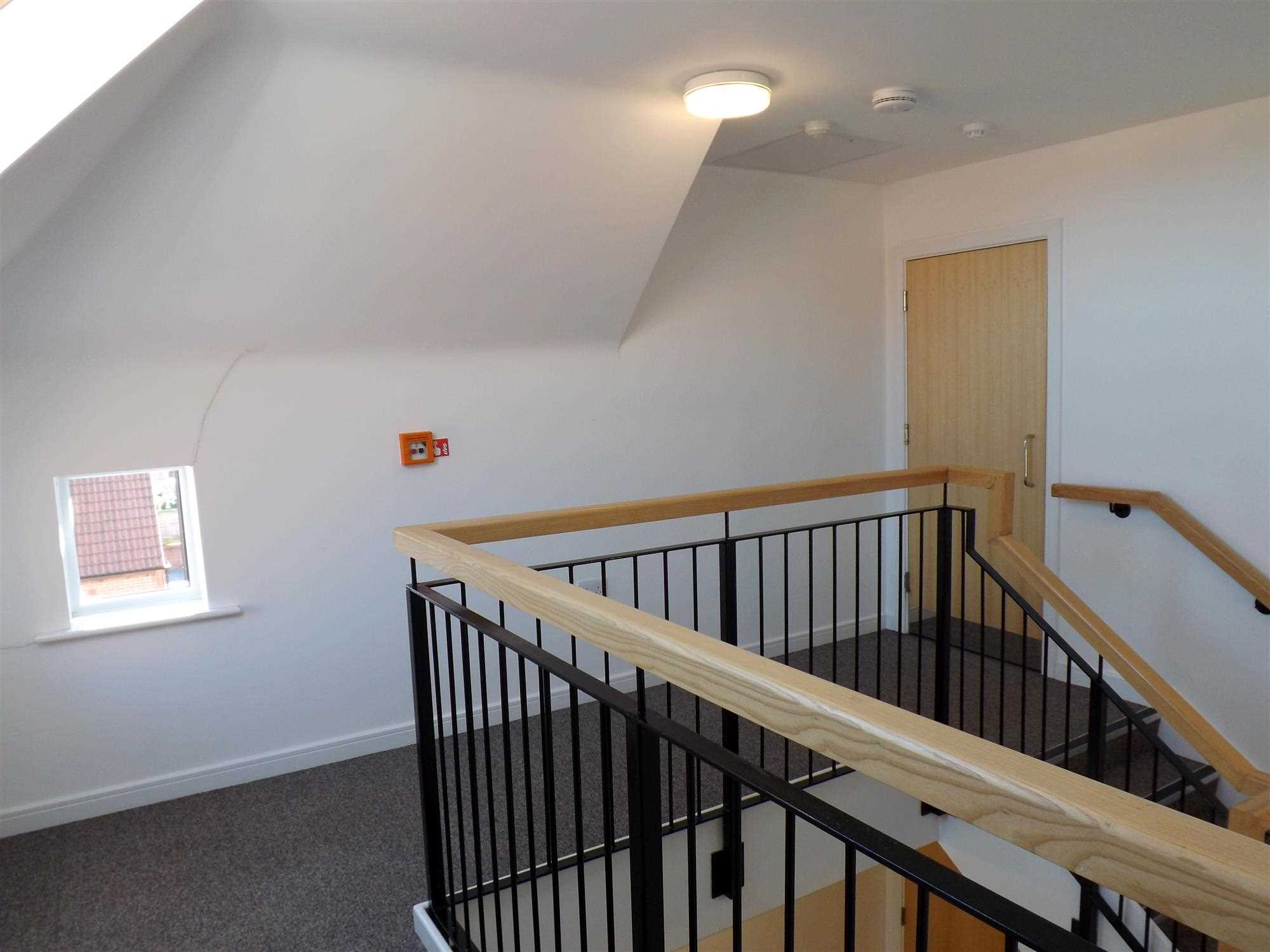 Vicarage Walk - Picture 3