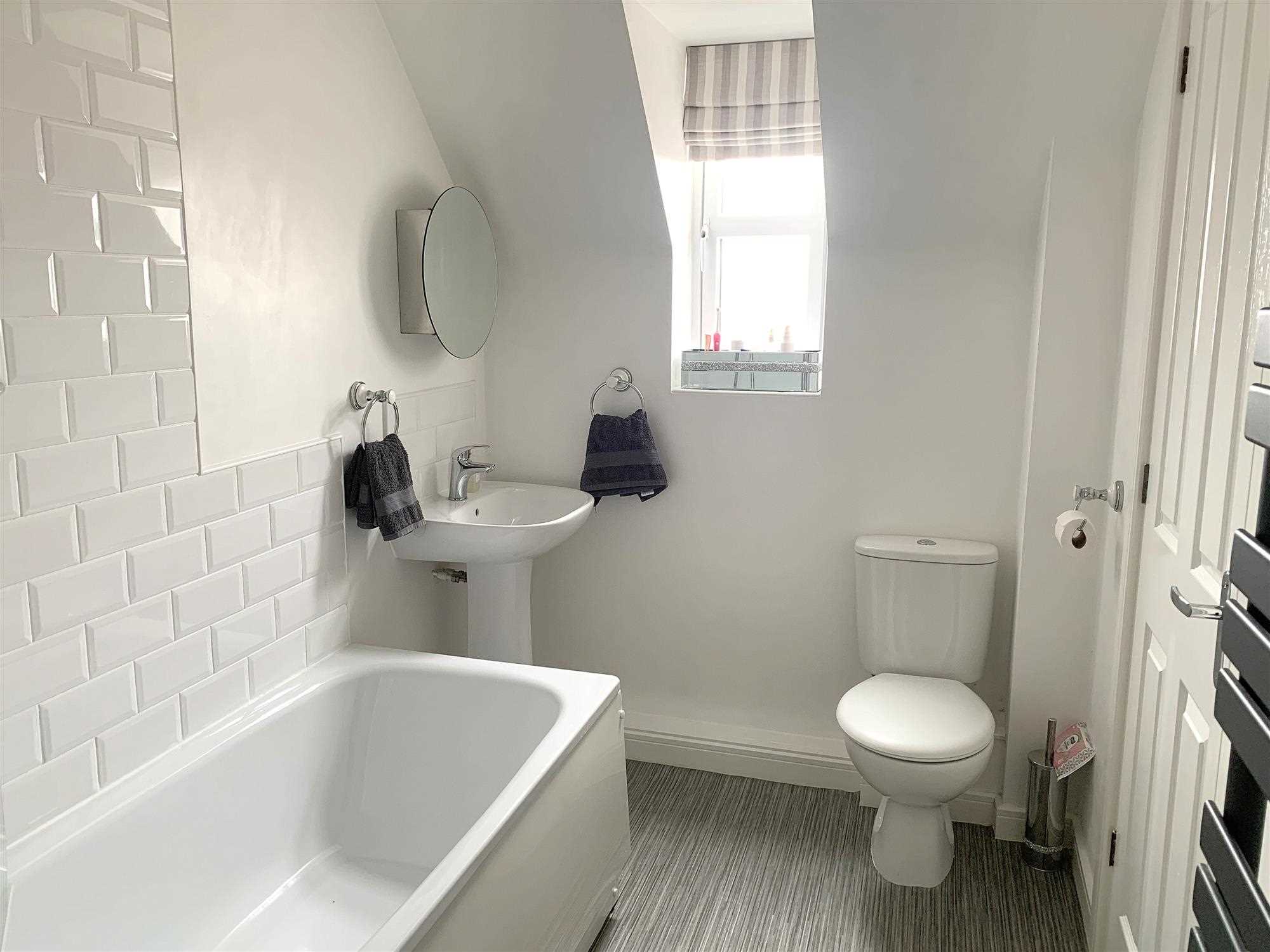 Vicarage Walk - Picture 9