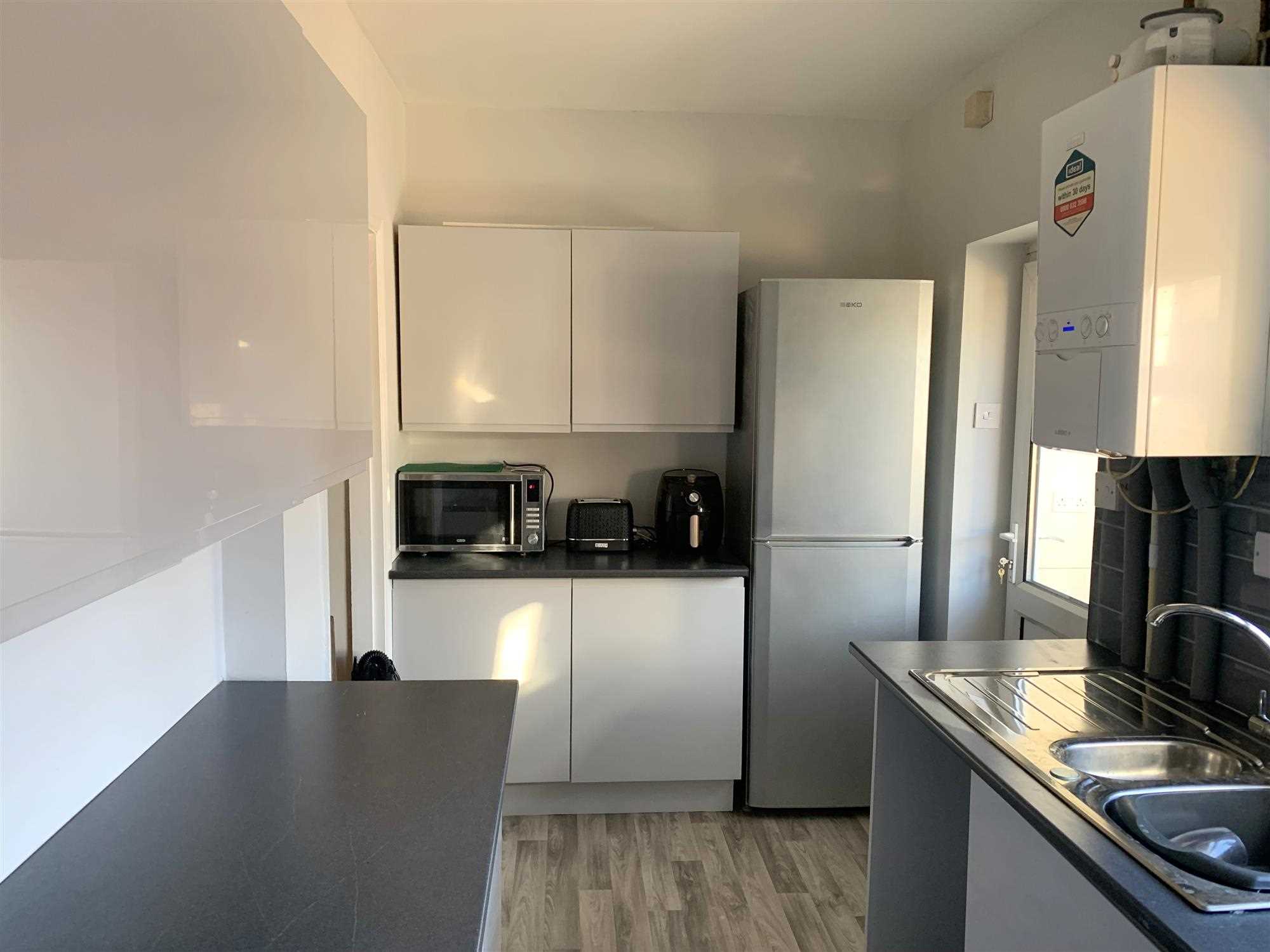 North Road - Picture 6