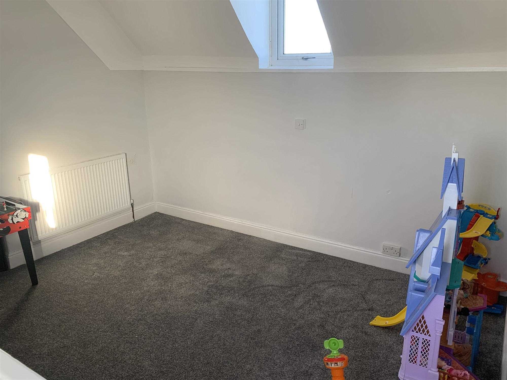 North Road - Picture 12