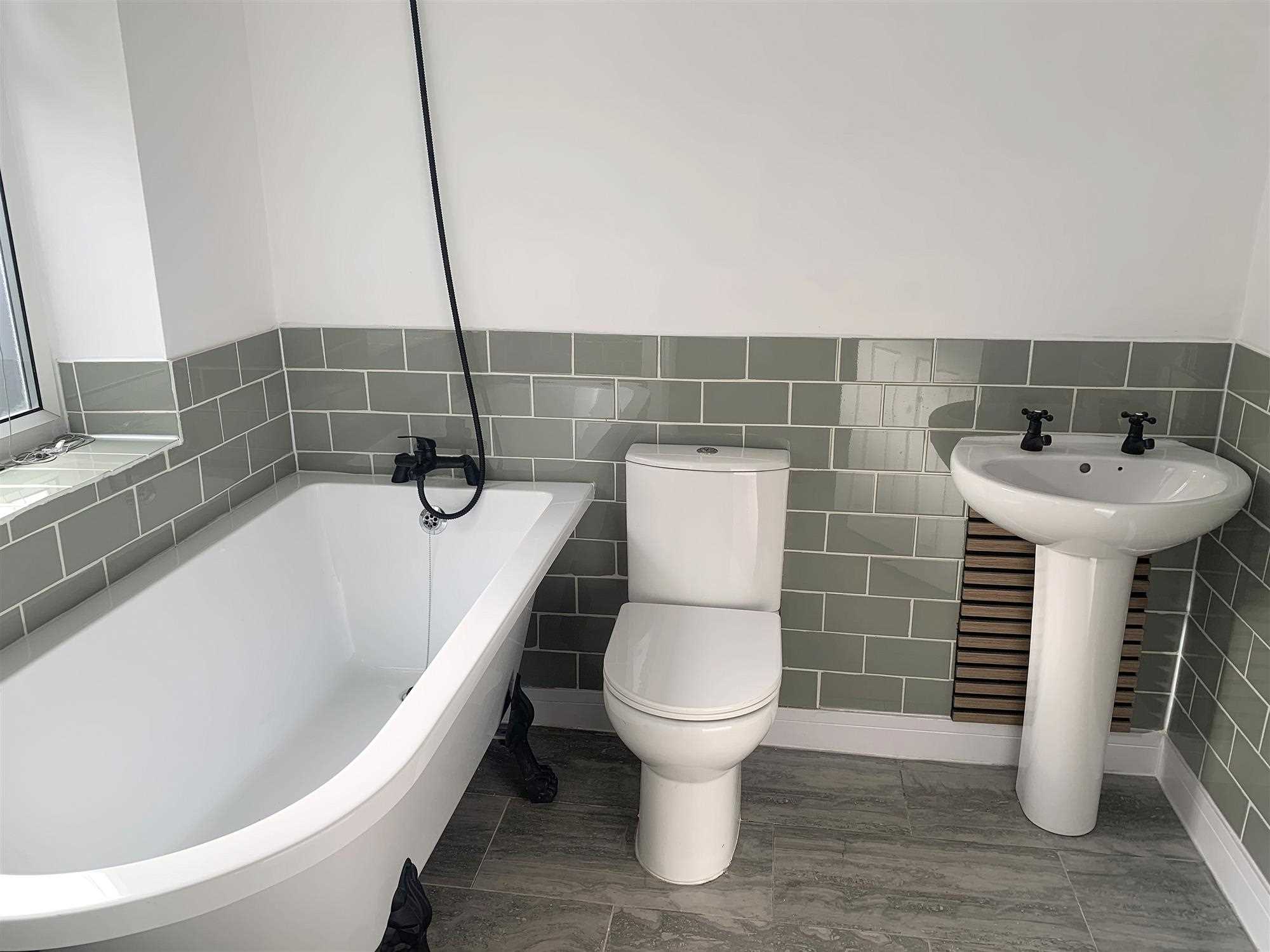 Queen Street - Picture 8