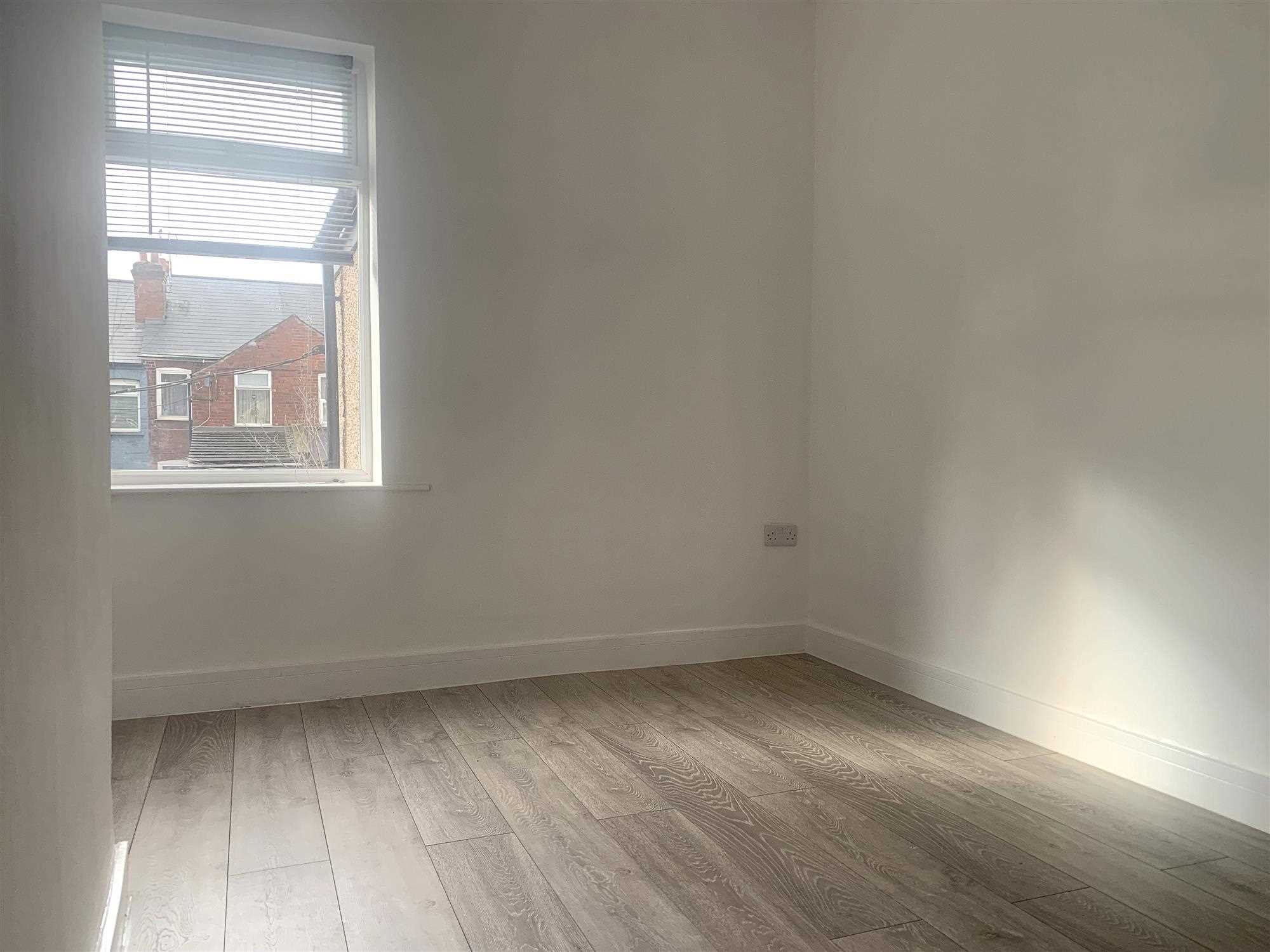 Queen Street - Picture 12