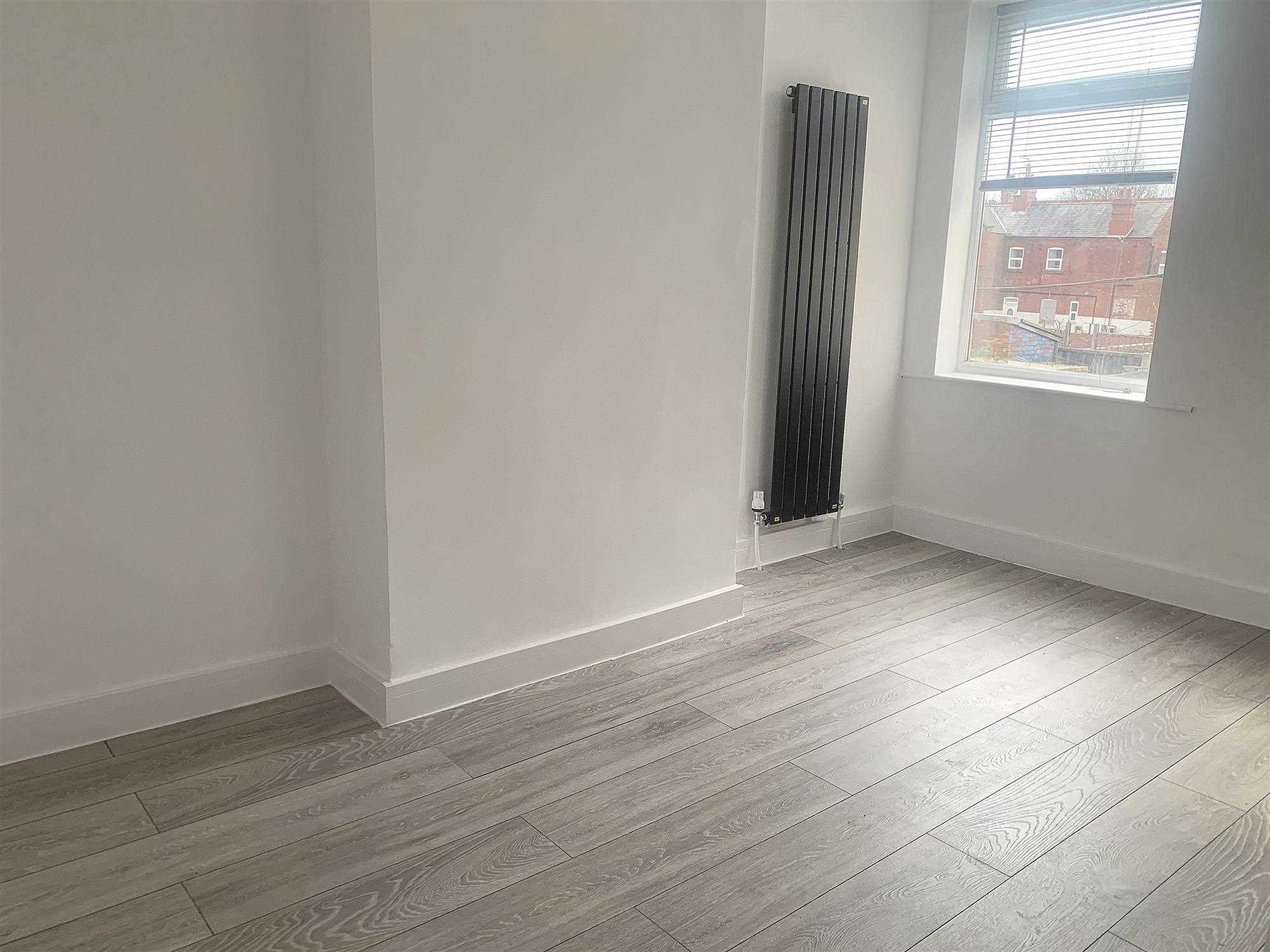 Queen Street - Picture 14