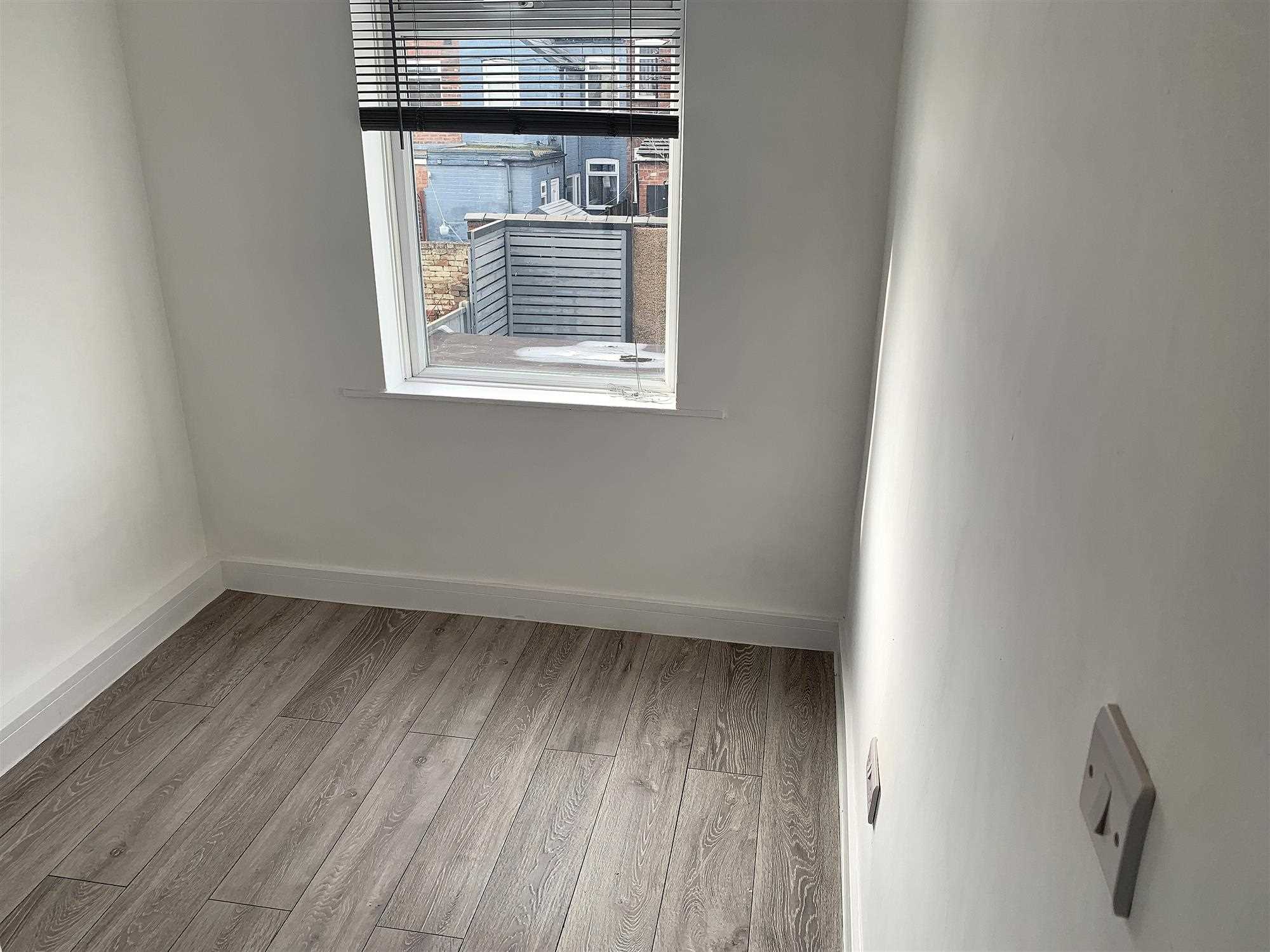 Queen Street - Picture 15