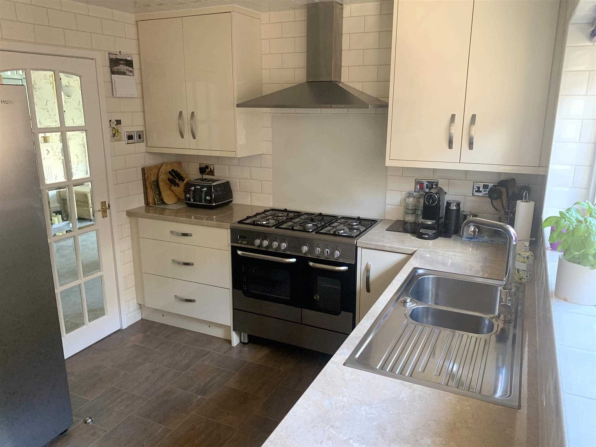 Nethergreen Avenue - Picture 8