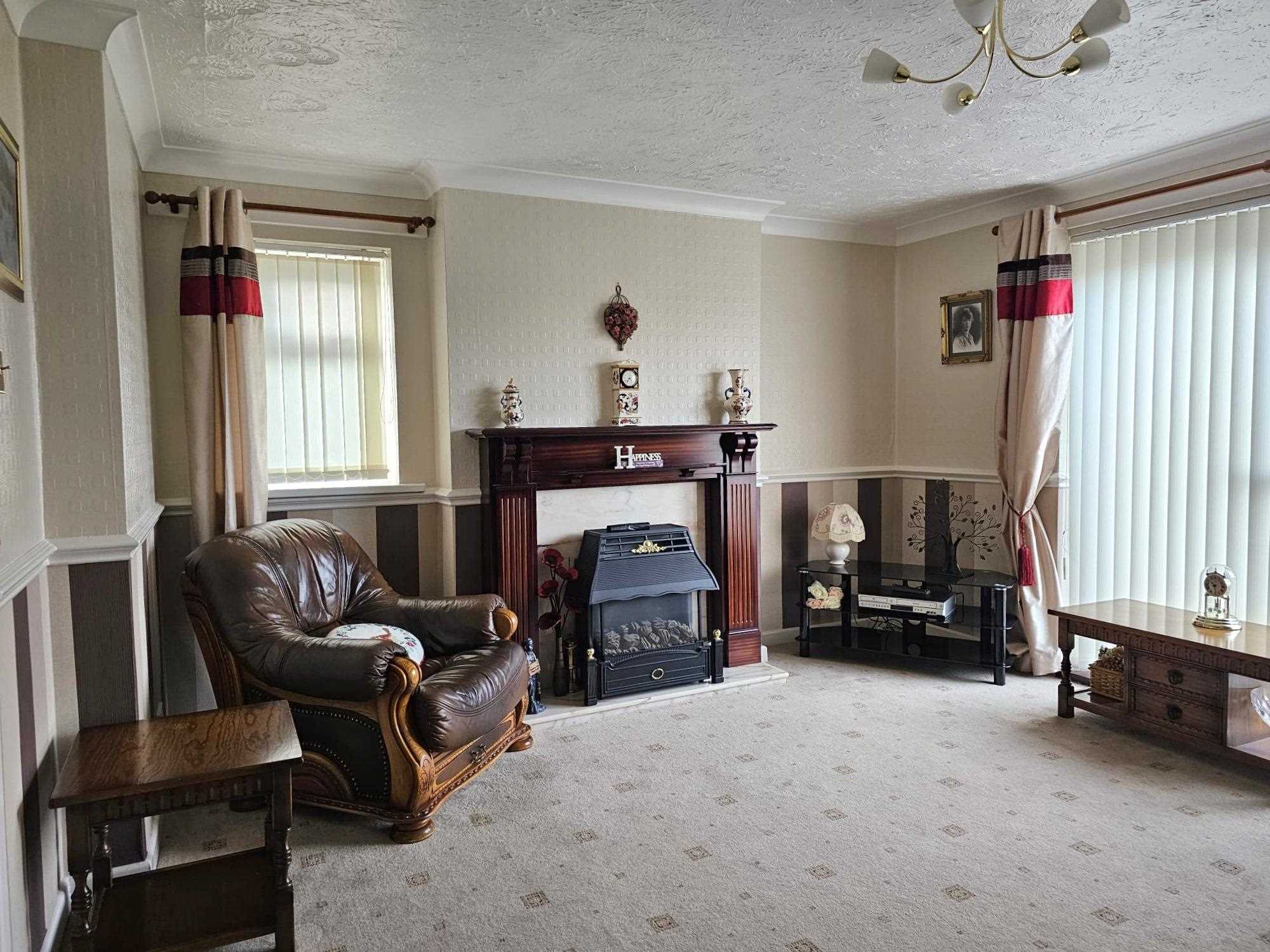 Rood Lane - Picture 2