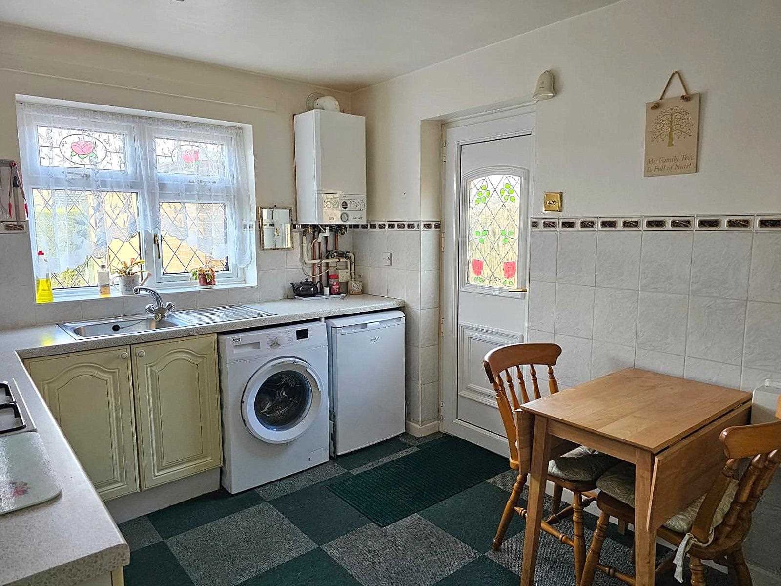 Rood Lane - Picture 6