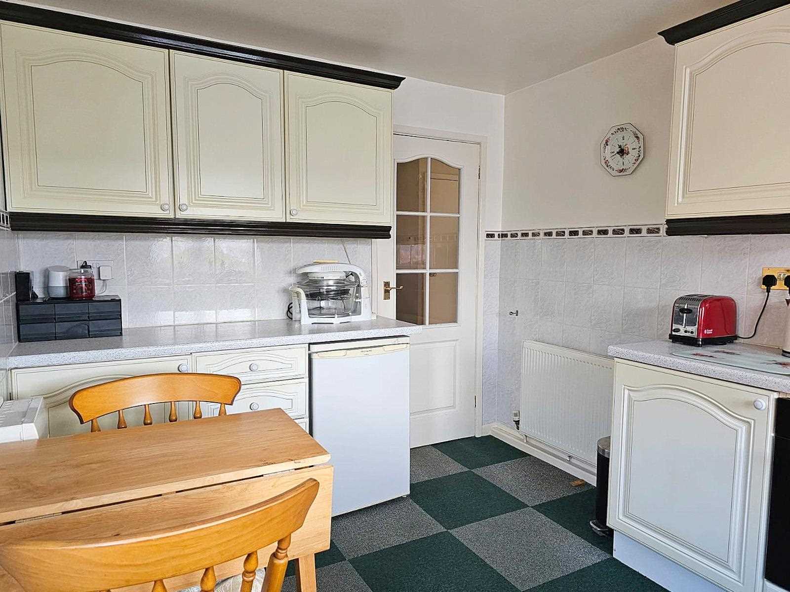 Rood Lane - Picture 8