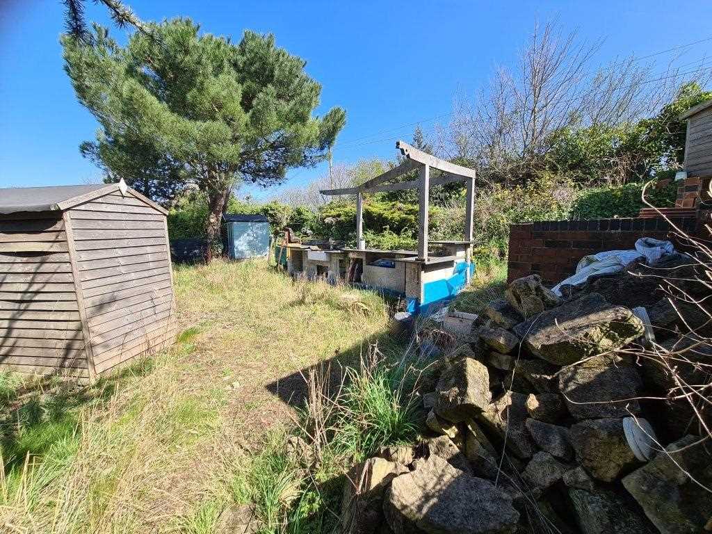 Hollin Hill Road - Picture 16