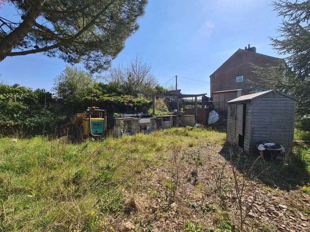 Hollin Hill Road - Picture 17
