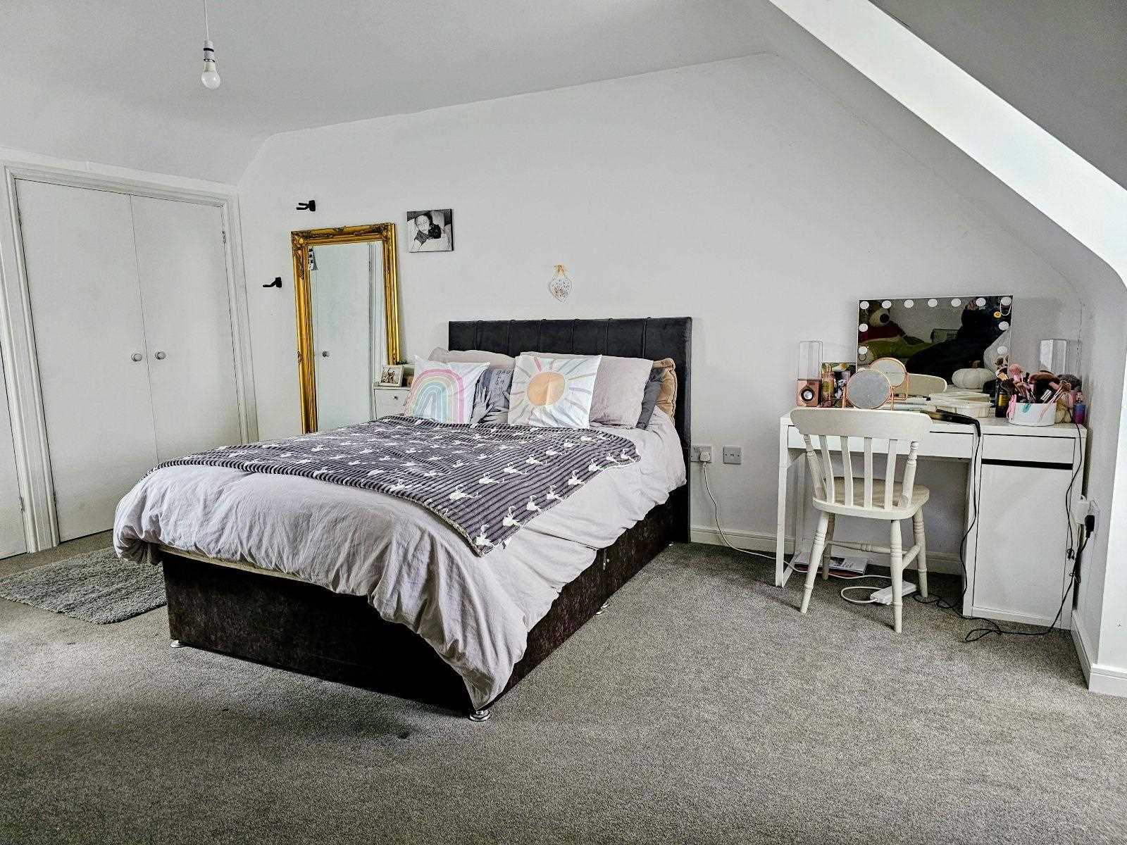 College Mews - Picture 11