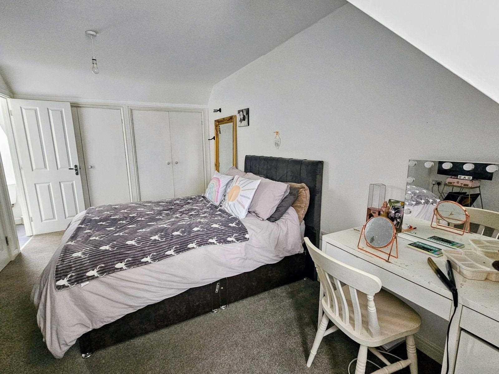 College Mews - Picture 13